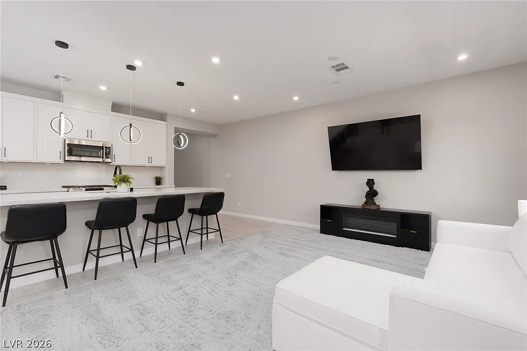 2 bed, 2.5 bath, 1683 sqft, $3,000 — Photo 4