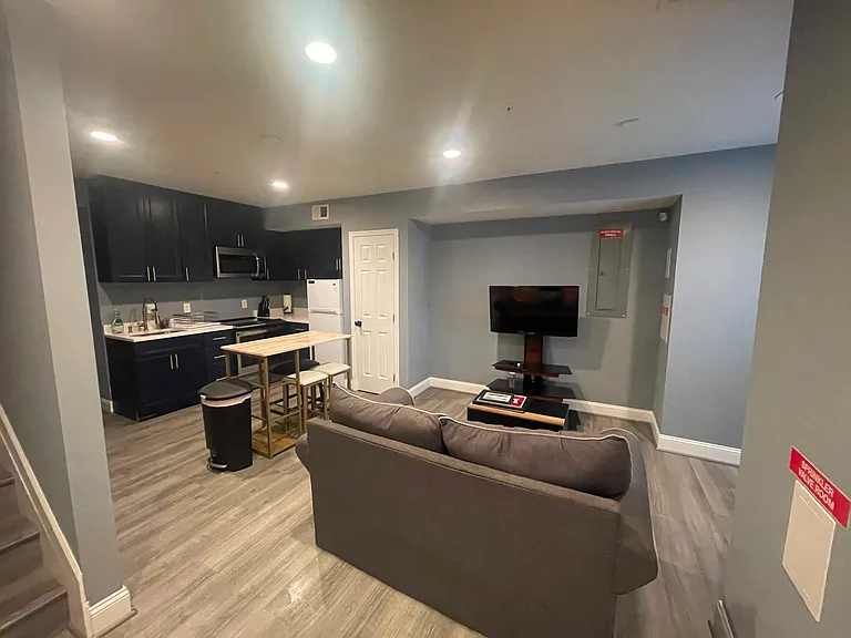 4257 Brooks St NE — Photo 15