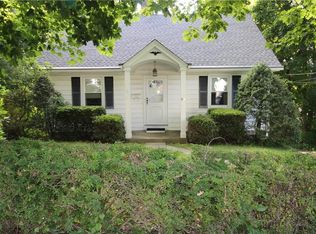 911 Warren Ave, Thornwood, NY 10594