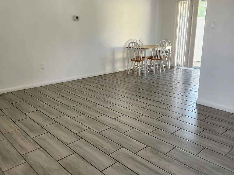 15530 N Nebraska Ave #B — Photo 2