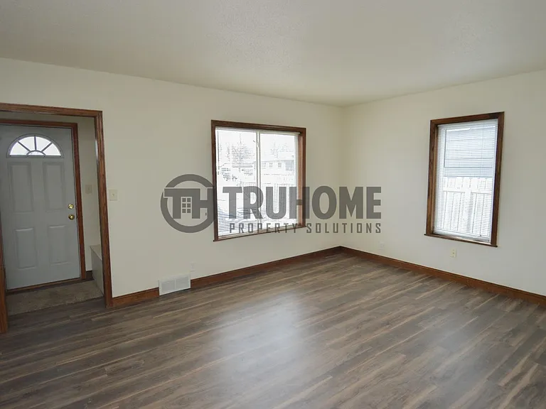 2305 University Ave — Photo 10