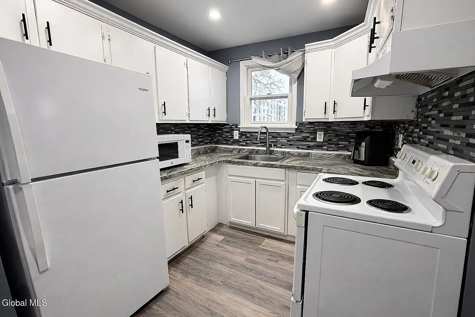 2 bed, $1,400 — Photo 4