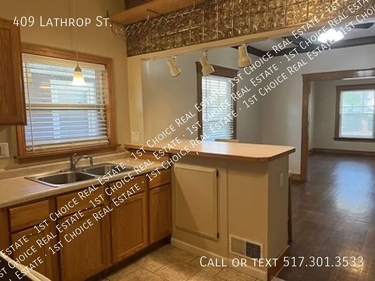 409 Lathrop St — Photo 9