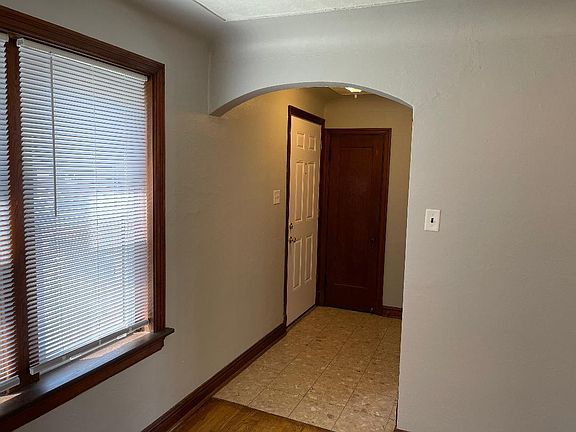 3rd image of 623 Bellsworth Ct