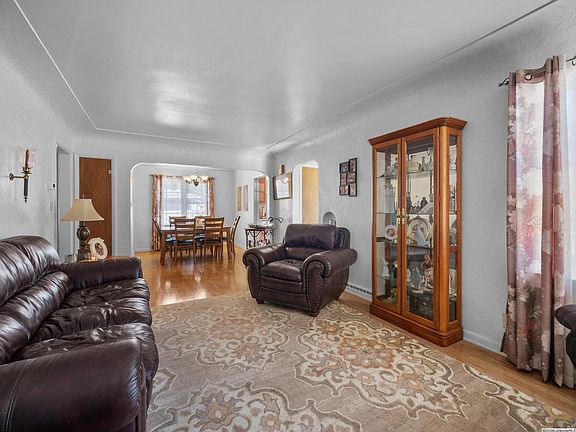 4th image of 1709 Steele St