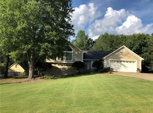 308 Valley Ridge Dr, Carrollton, GA 30116