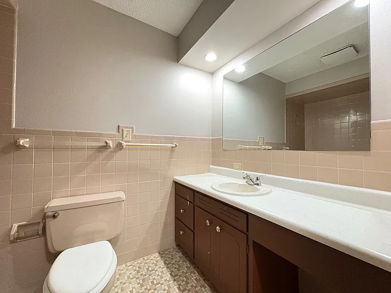 Patricia Park Apartments — Photo 12