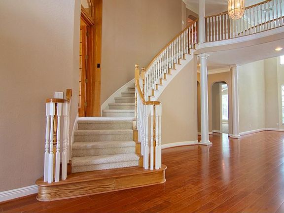 3rd image of 2722 Heatherbend Dr