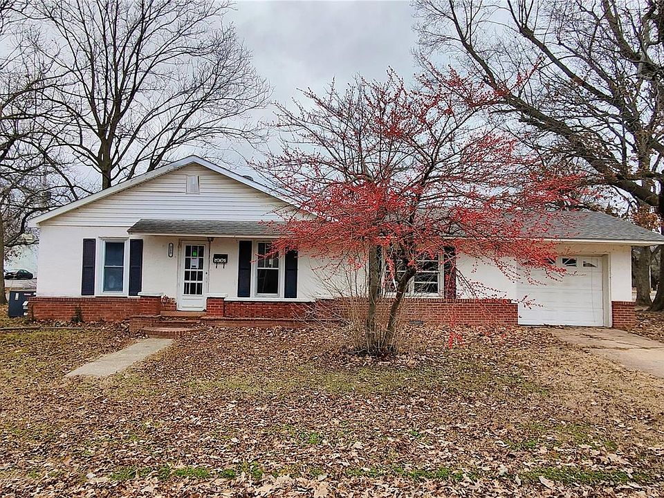 1st image of 215 Lombardy Dr