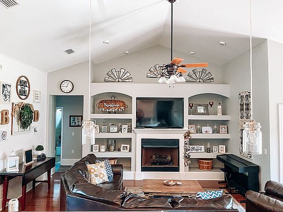 5th image of 90 Stillwater Ln