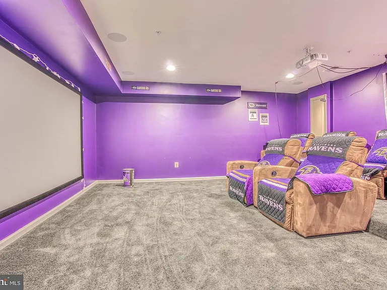 728 Falcon Ln — Photo 29