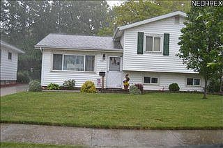 4th image of 823 Charles St