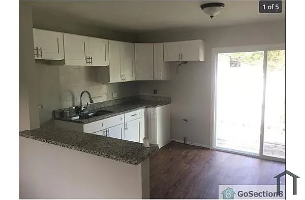 16532 Park Ave photo 1