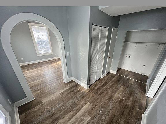 3rd image of 218 New St #218