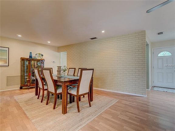3rd image of 1619 Cambridge Dr