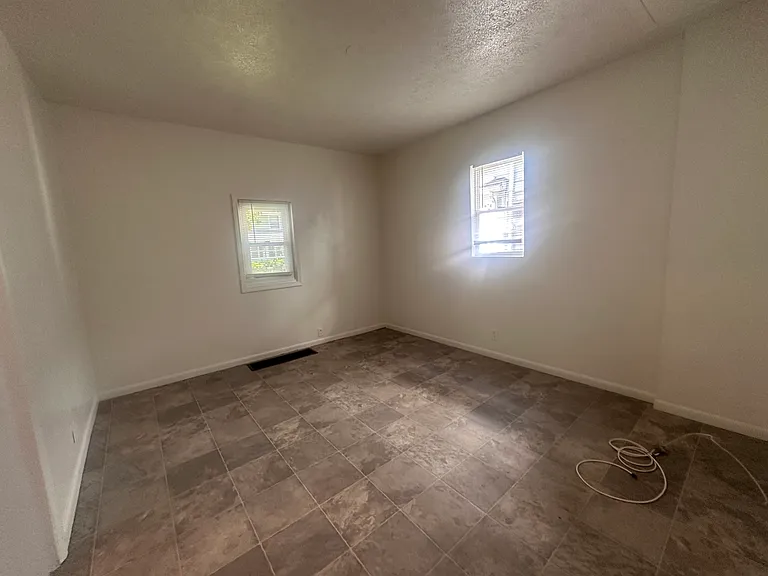 142 Delamaine Dr #1 — Photo 3