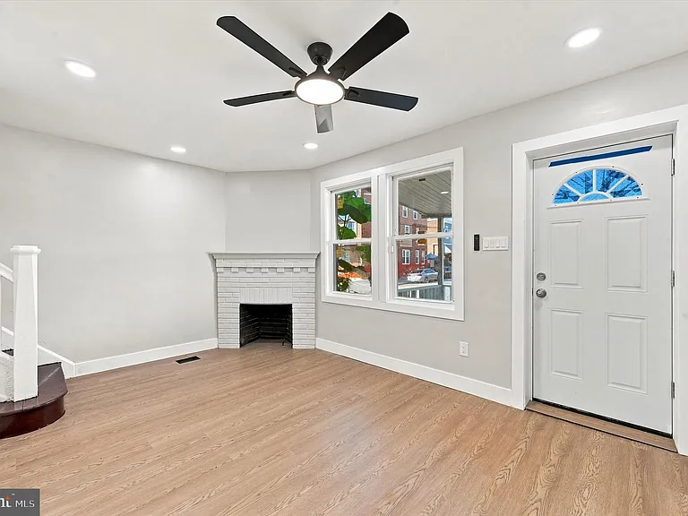 5840 Crittenden St — Photo 9