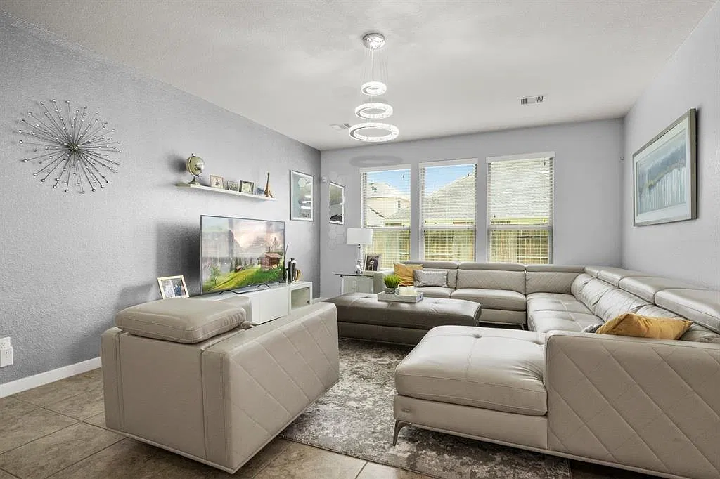 4 bed, 3.0 bath, 3256 sqft, $3,500 — Photo 3
