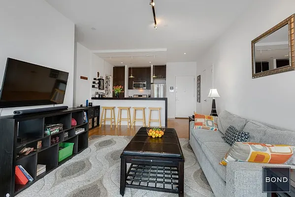 Sold by Bond New York | media 3