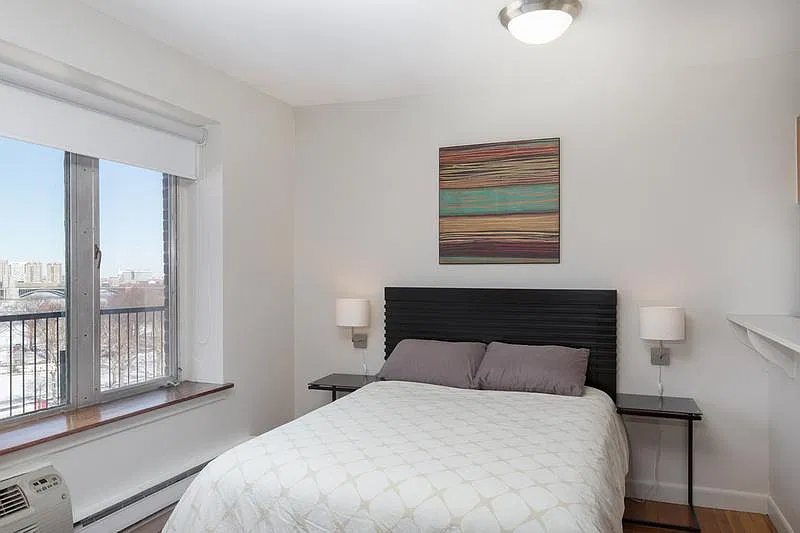 220 Beacon St — Photo 4