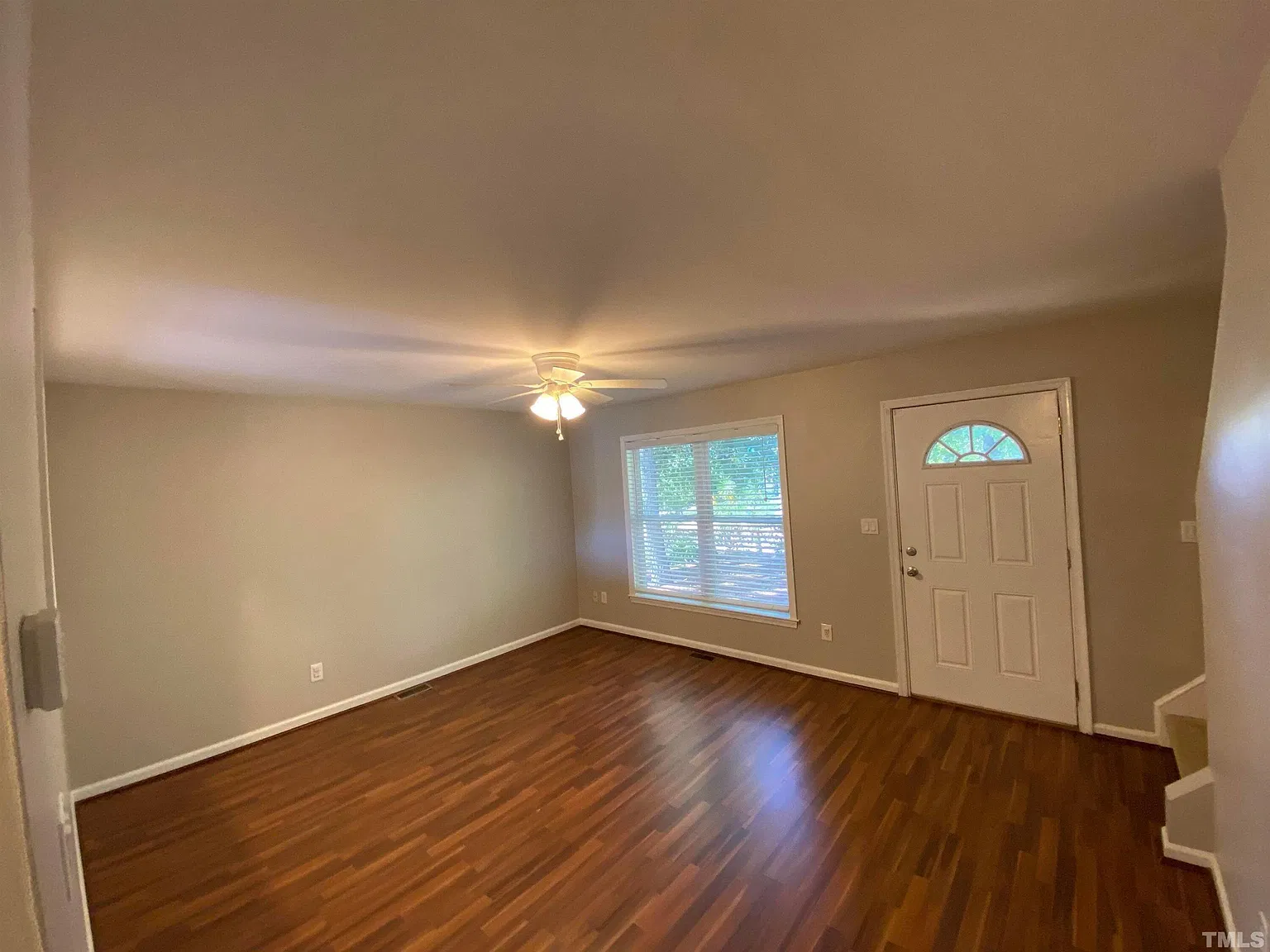 327 W Trinity Ave — Photo 4