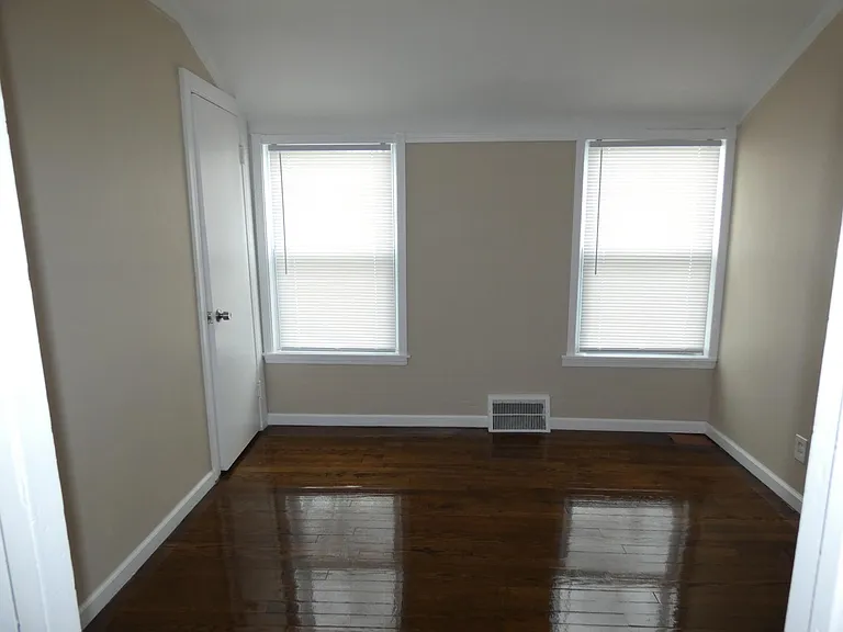 24307 Lexington Ave — Photo 14