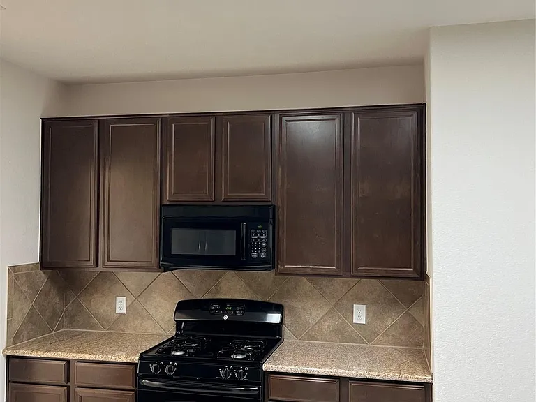 14834 Waverly Hill Ln — Photo 7