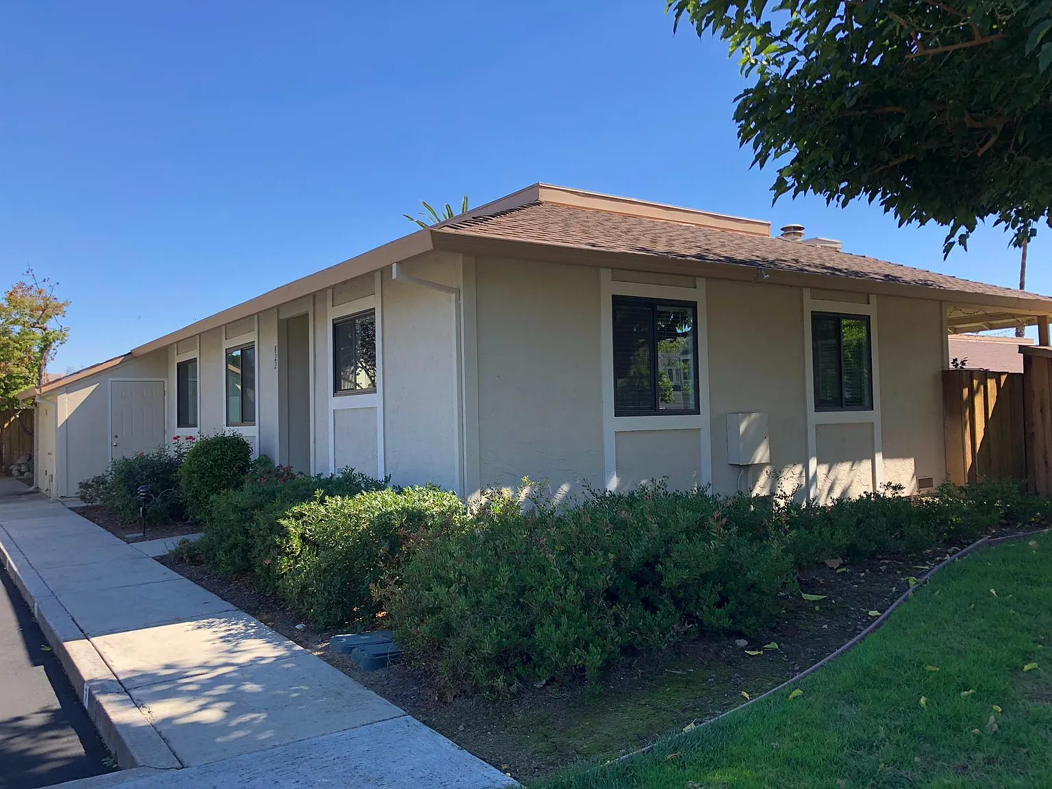 3 bed, 1345 sqft, $3,875 — Photo 3