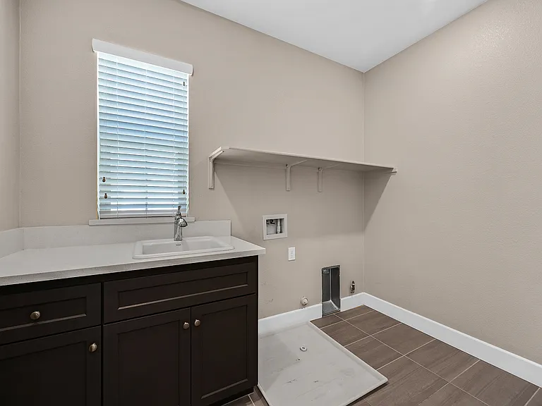 464 E Yarrow Pl — Photo 18