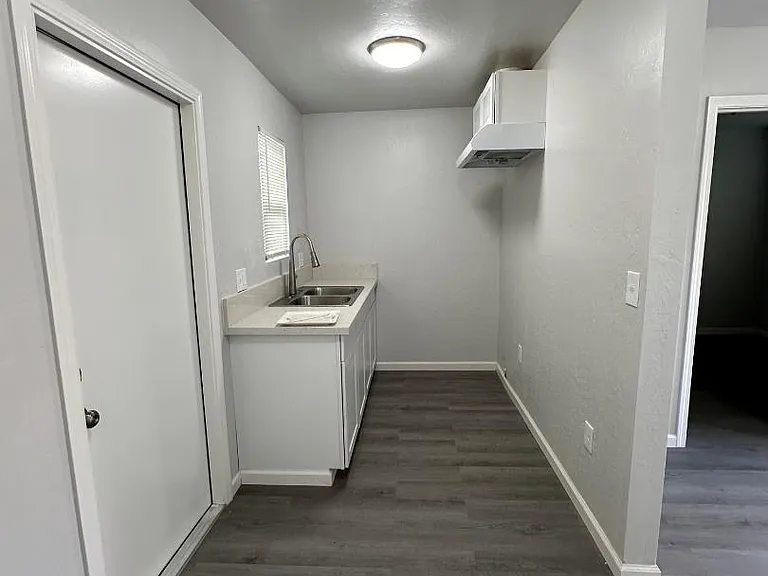 115 1/2 Woodrow Ave #B — Photo 2