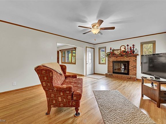 5th image of 237 Stratford Ave