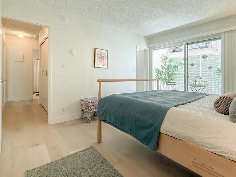 Townhouse Apartments — Photo 12