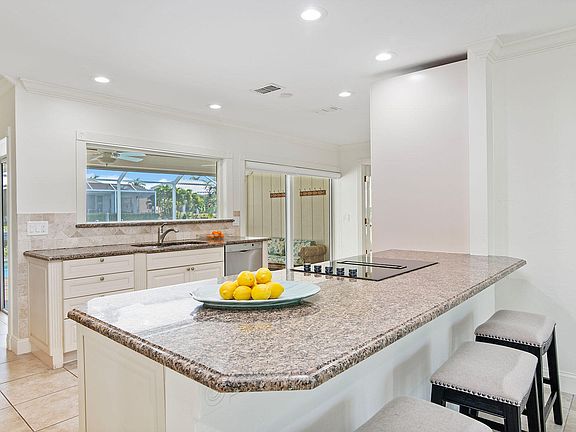 5th image of 657 Spinnaker Dr