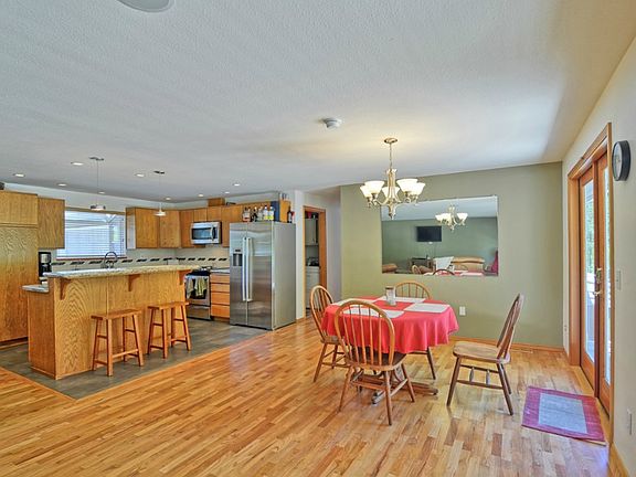 4th image of 3048 NE 203rd St
