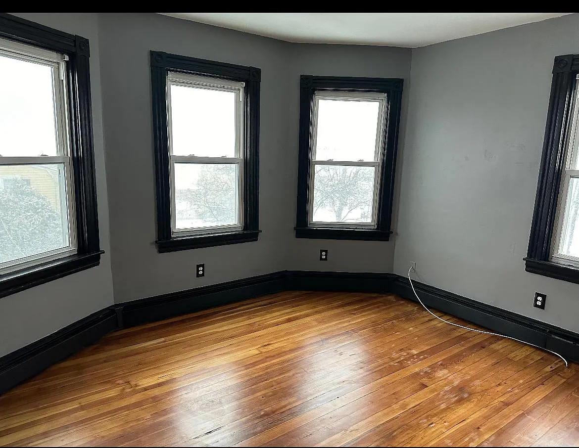 3 bed, 1000 sqft, $1,900 — Photo 4