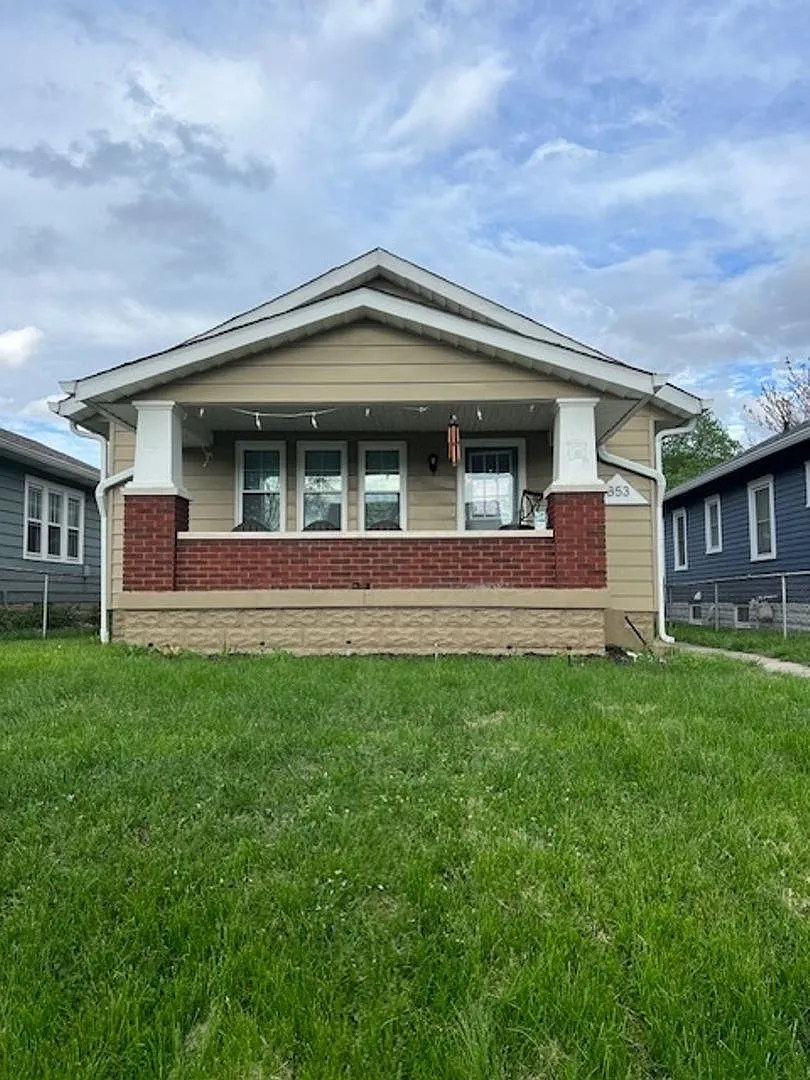 Charming 2BR House in Indianapolis — Photo 1