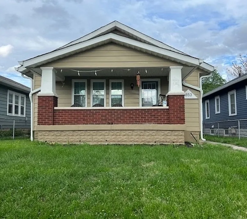 853 N Drexel Ave