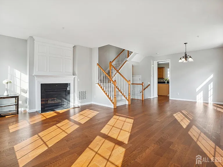 1501 Gabriel Ln — Photo 9