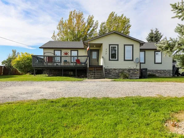 222 SE 3rd St W, Magrath, AB T0K 1J0
