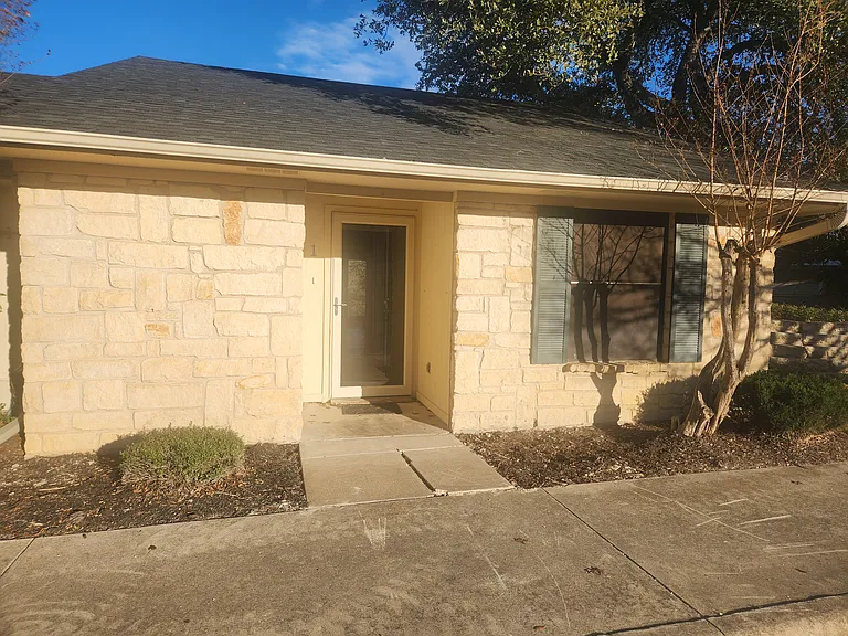 1015 Old Mill Rd #1 — Photo 1