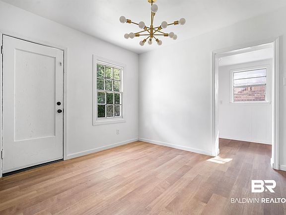 5th image of 3074 Belmont St
