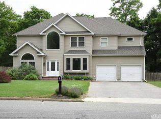 14 Moriches Rd, Lake Grove, NY 11755