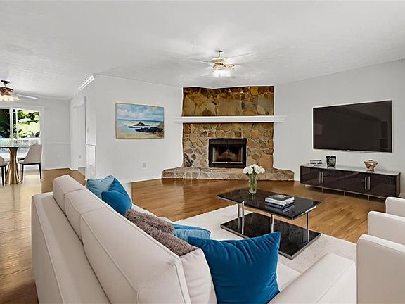 5th image of 145 Deer Ridge Ct