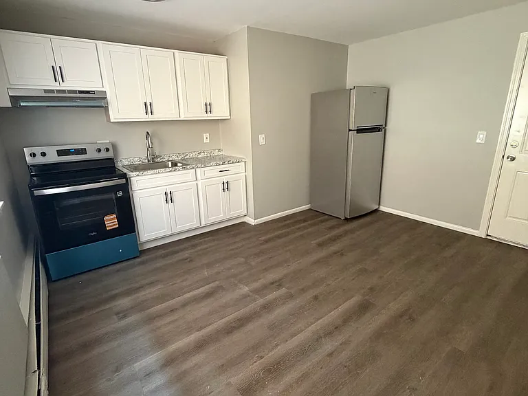 Garden Hill Apartments — Photo 18