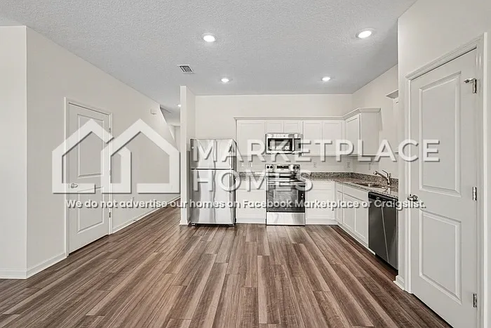 11916 Sylvia St — Photo 8