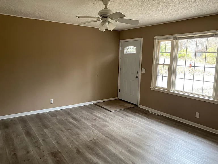 10401 Richmond Ave — Photo 4