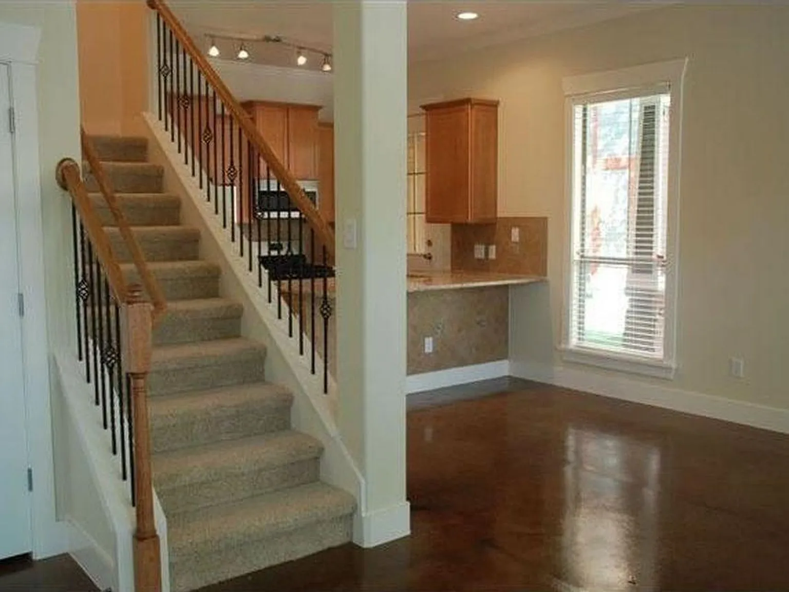 611 Franklin Blvd Unit A — Photo 3