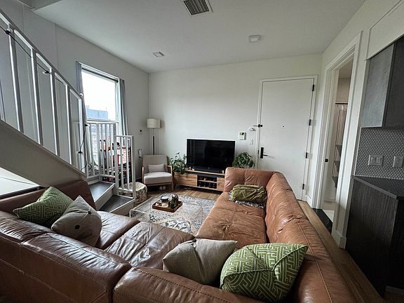 3rd image of 1636 De Kalb Ave #4B