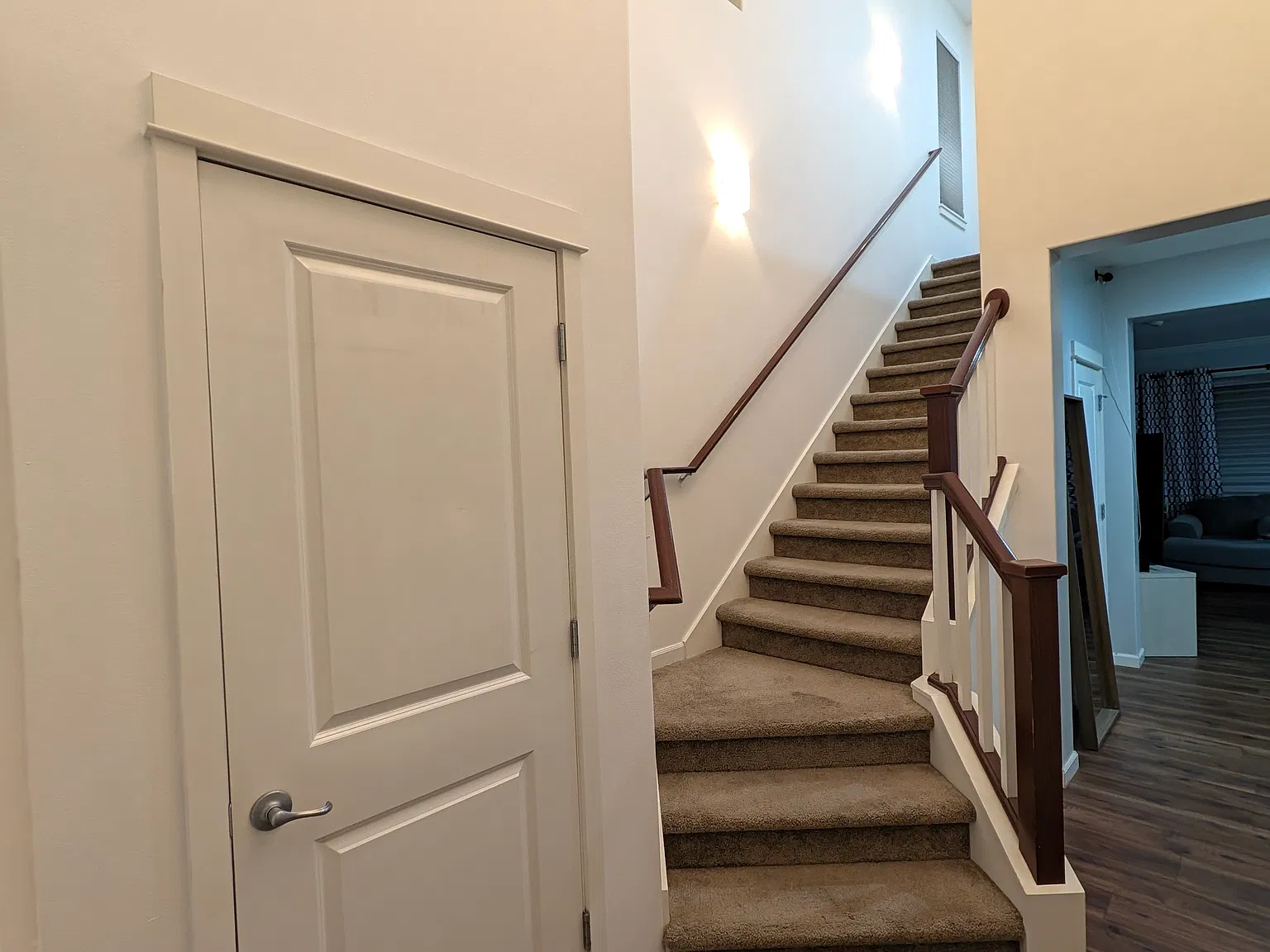 4 bed, 2.5 bath, 2509 sqft, $3,300 — Photo 2