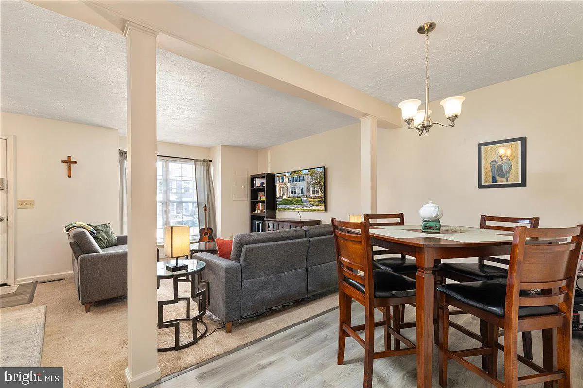 2 bed, 1.5 bath, 1134 sqft, $1,800 — Photo 3